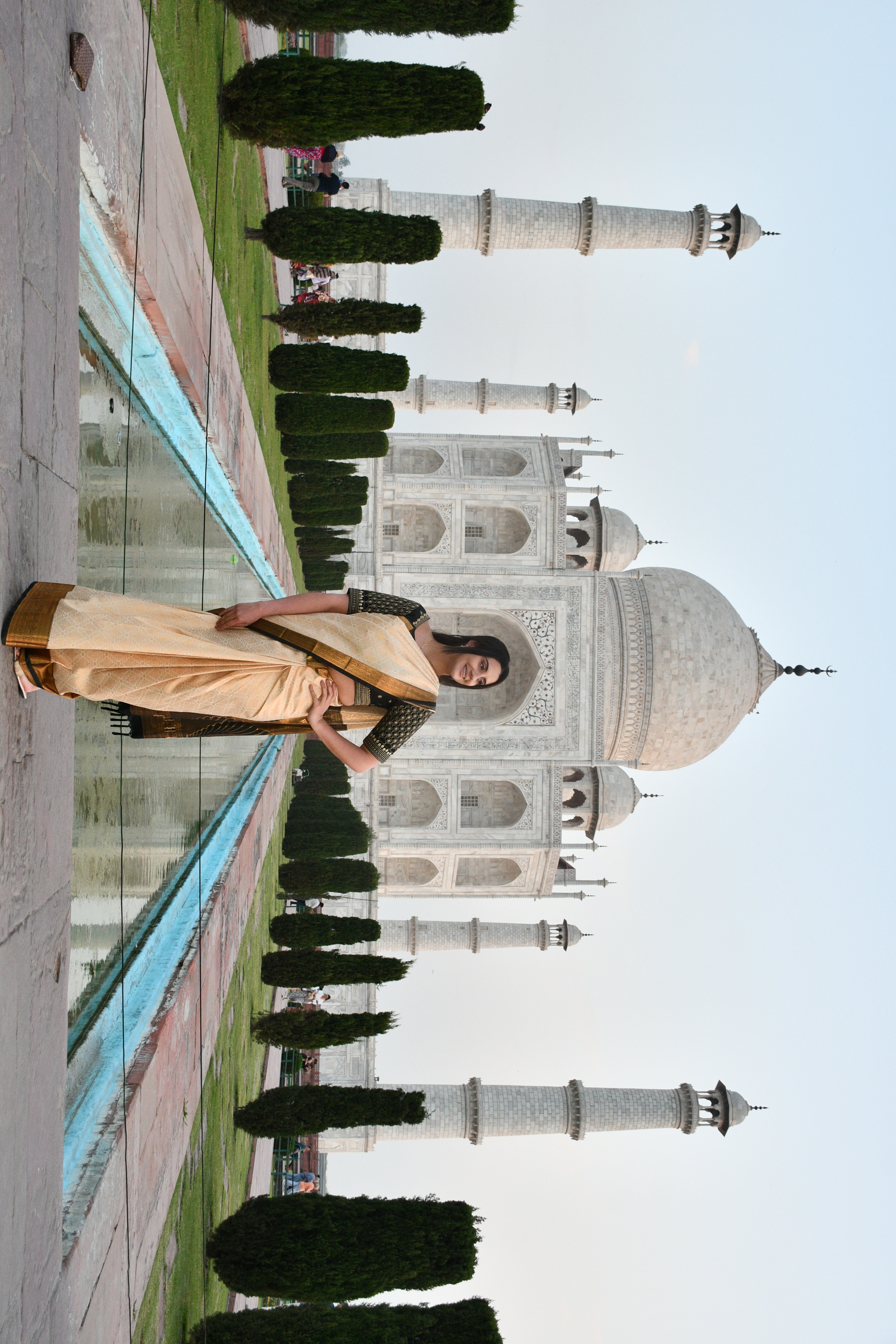 Taj Mahal Tour with Saree & Kurta Experience ( Rental )